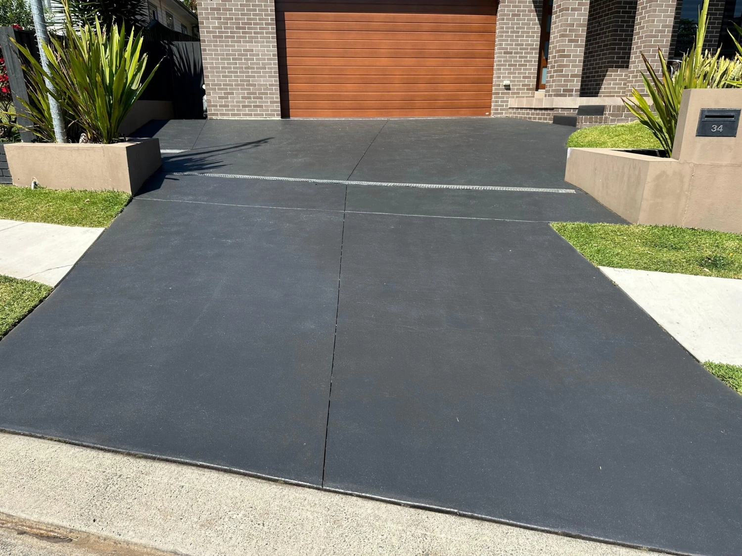Haymes Paveshield Driveway & Concrete Sealer Haymes Paveshield Driveway & Concrete Sealer -Crockers Paints Store 18 scaled
