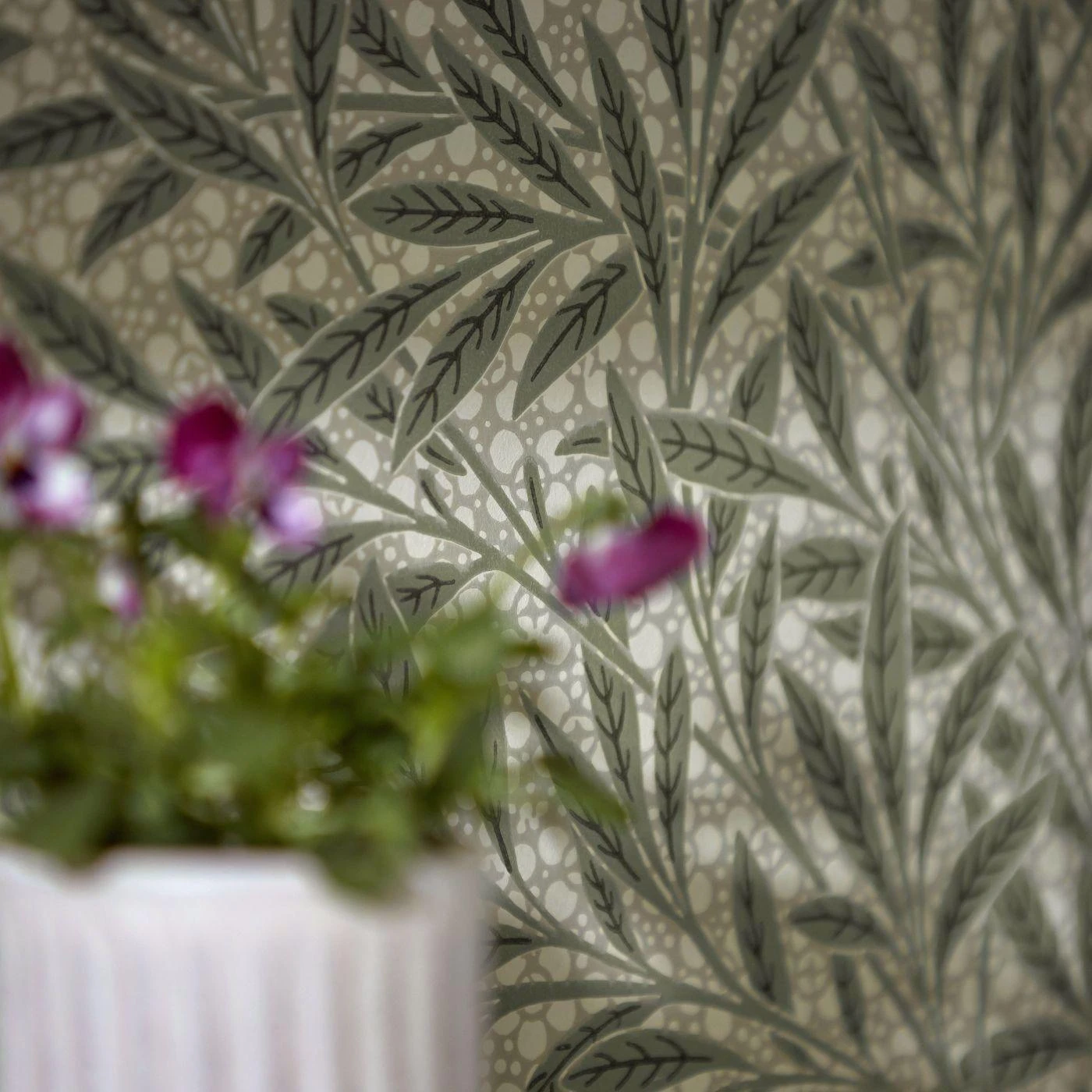 Emery Walker's House Wallpaper Emery's Willow Emery Walker's House Wallpaper Emery's Willow -Crockers Paints Store emerys willow wallpaper 8